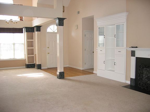 Great Room w/Built-ins