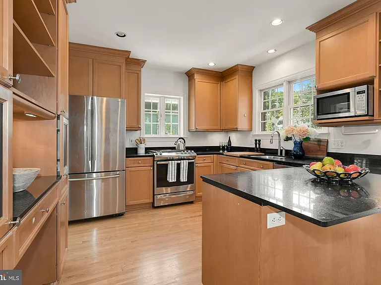 4505 Alton Pl NW — Photo 8