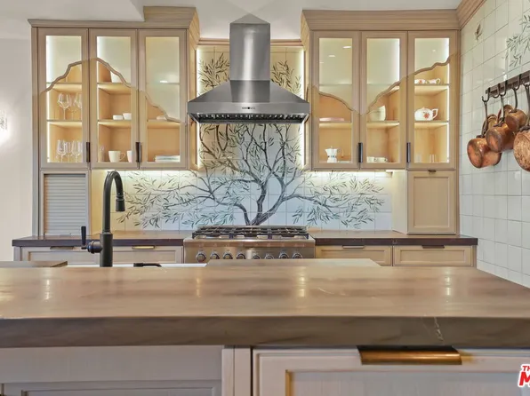 2835 Oak Point Dr, Los Angeles, CA 90068