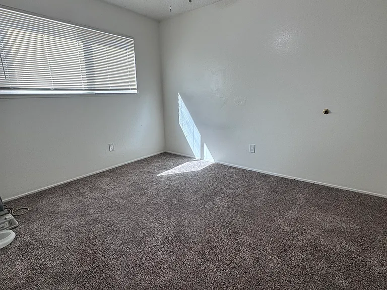 814 2nd St #2 — Photo 9