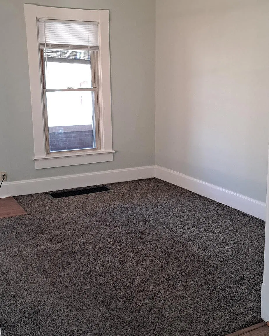 2 bed, 1300 sqft, $1,300 — Photo 2