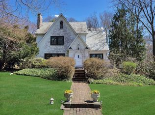 16 Beacon Hill Rd, Port Washington, NY 11050