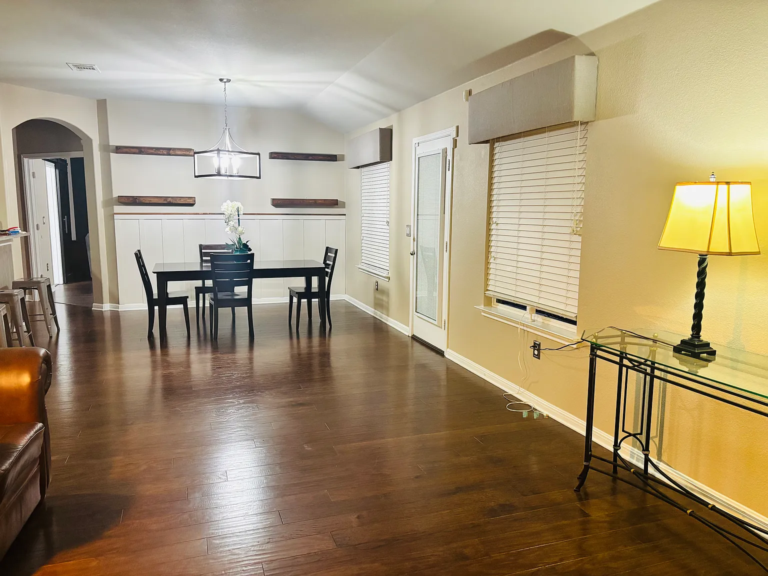 5 bed, 2322 sqft, $2,453 — Photo 3