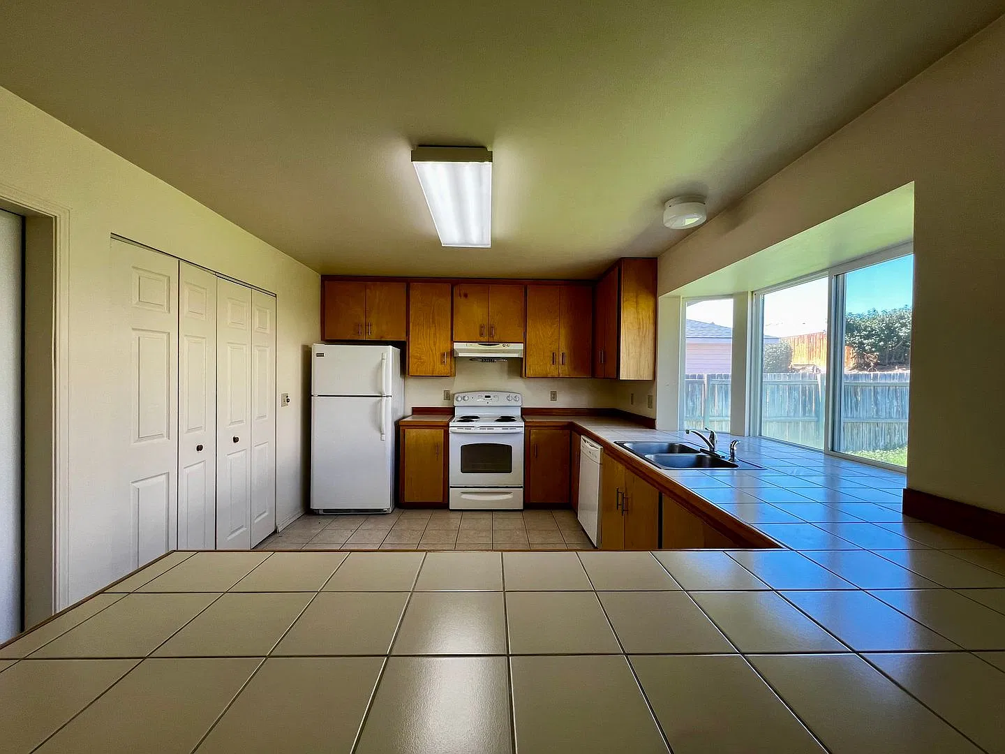 Non-Refundable & Security Deposit Total: $1950.00 — Photo 4