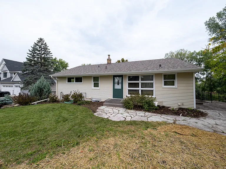 1140 Evergreen Ln N — Photo 28