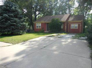 8132 Mackey St, Overland Park, KS 66204