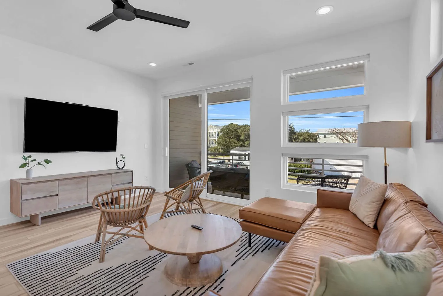 3 bed, 2.0 bath, 1539 sqft, $6,191 — Photo 1