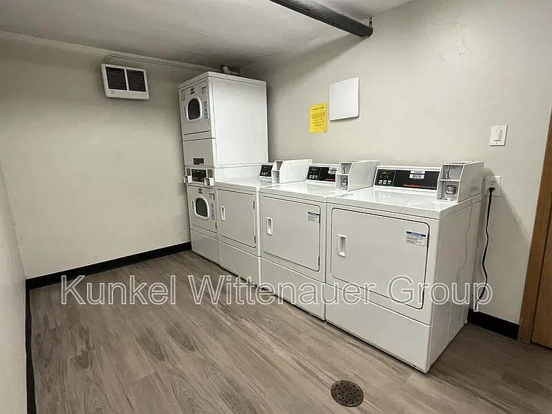 2 bed, 1.0 bath, 900 sqft, $775 — Photo 3