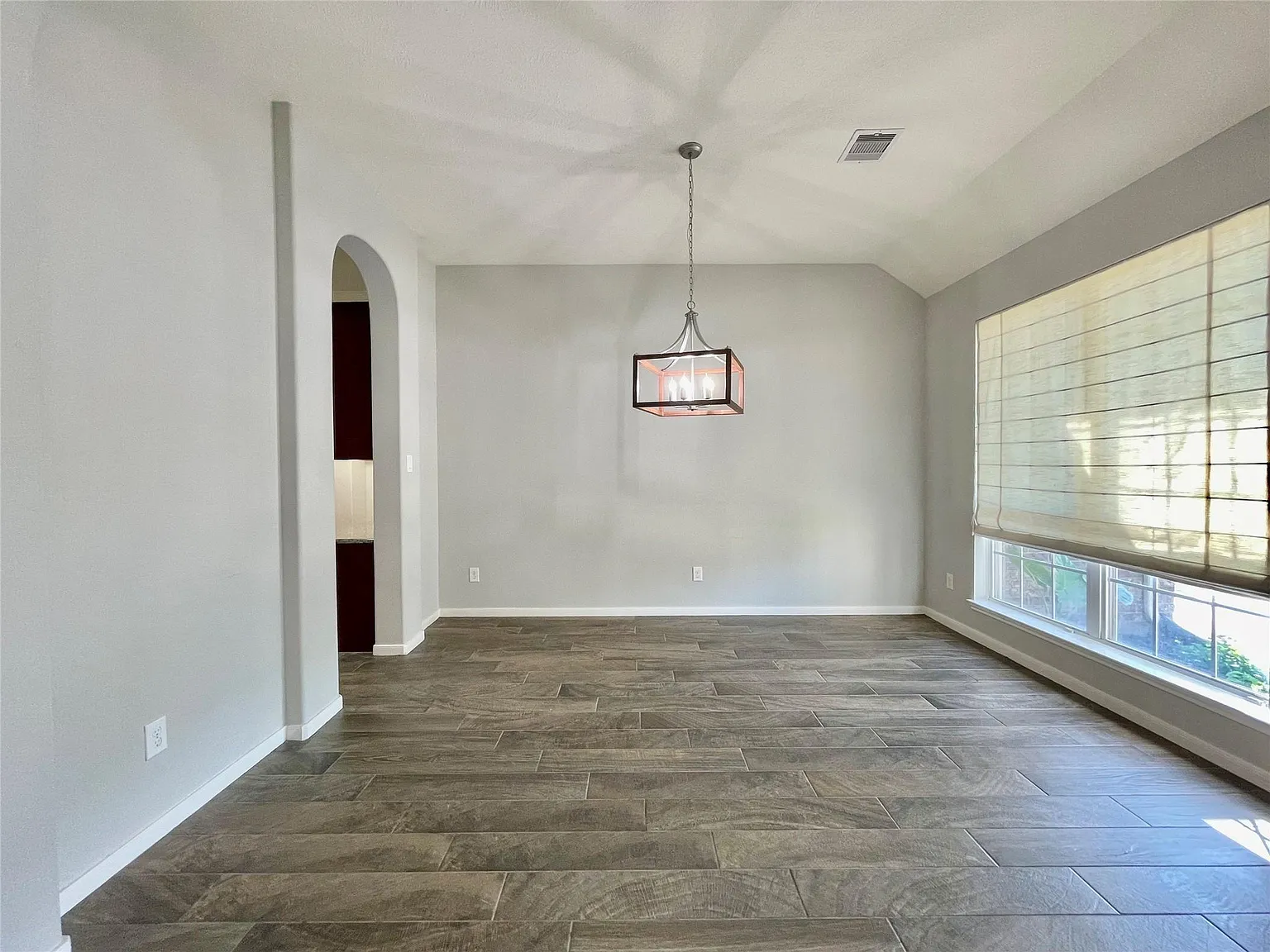 4 bed, 2.5 bath, 3030 sqft, $3,000 — Photo 2