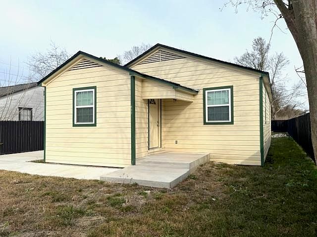 1st image of 635 Goliad St
