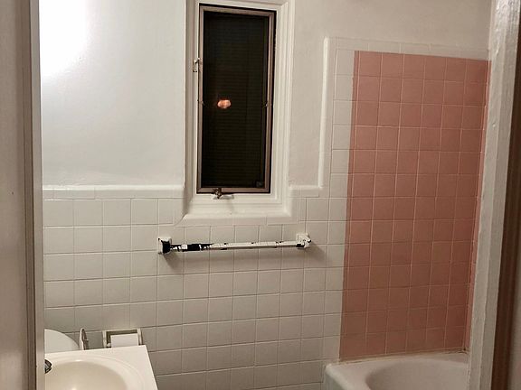5th image of 154 Orchard St Floor 2