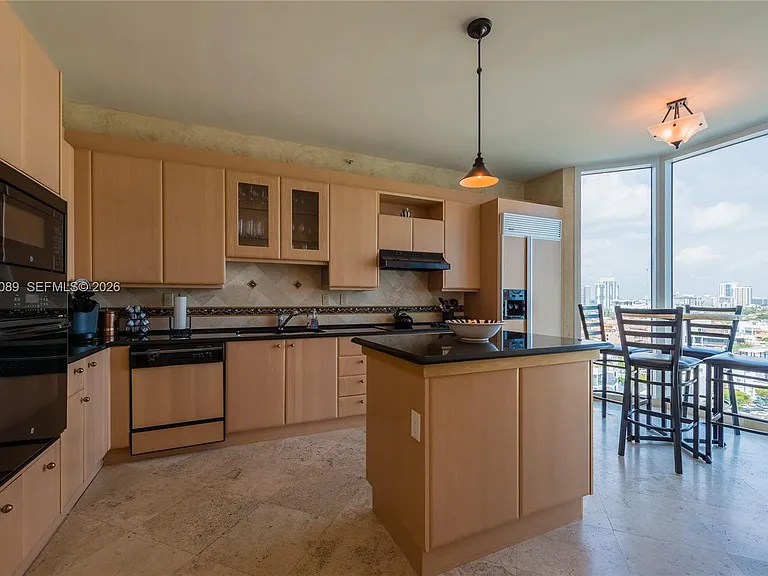 300 S Pointe Dr #1504 — Photo 6