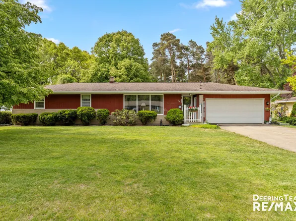 534 Woodland Dr, Holland, MI 49424