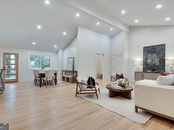 4th image of 1399 Vista Leaf Dr
