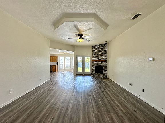 2nd image of 3910 Lone Oak Dr