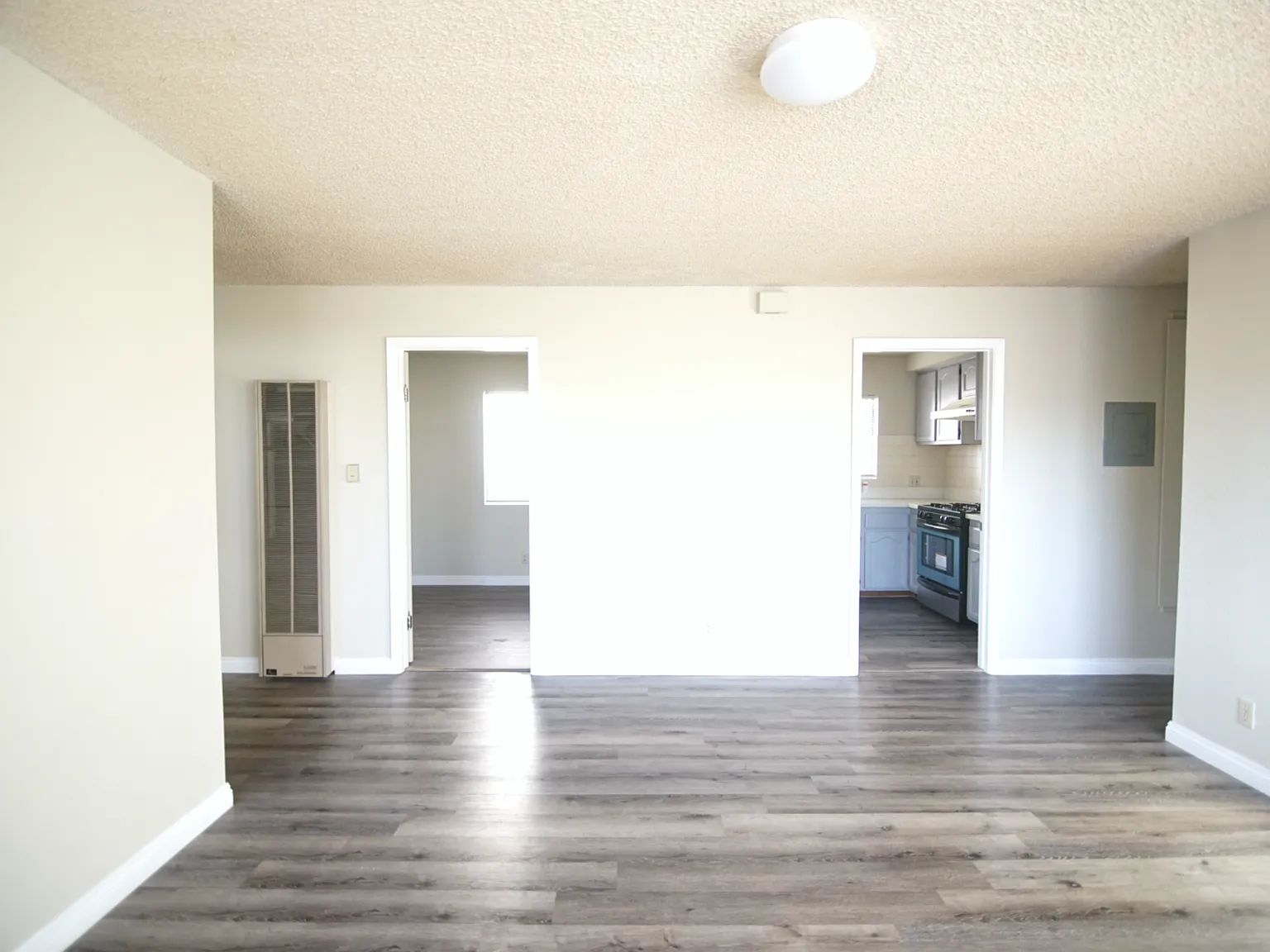 2 bed, 850 sqft, $2,700 — Photo 1