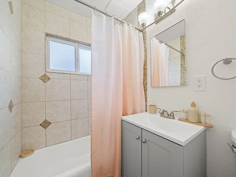 11100 Pangborn Ave. — Photo 21