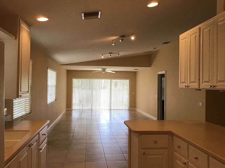 11824 Delfina Ln — Photo 6