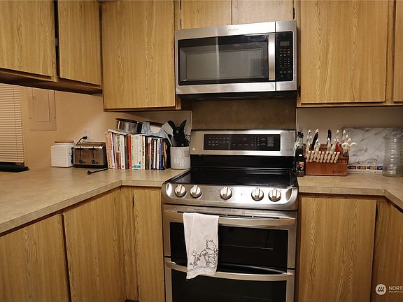5th image of 619 Firwood Court