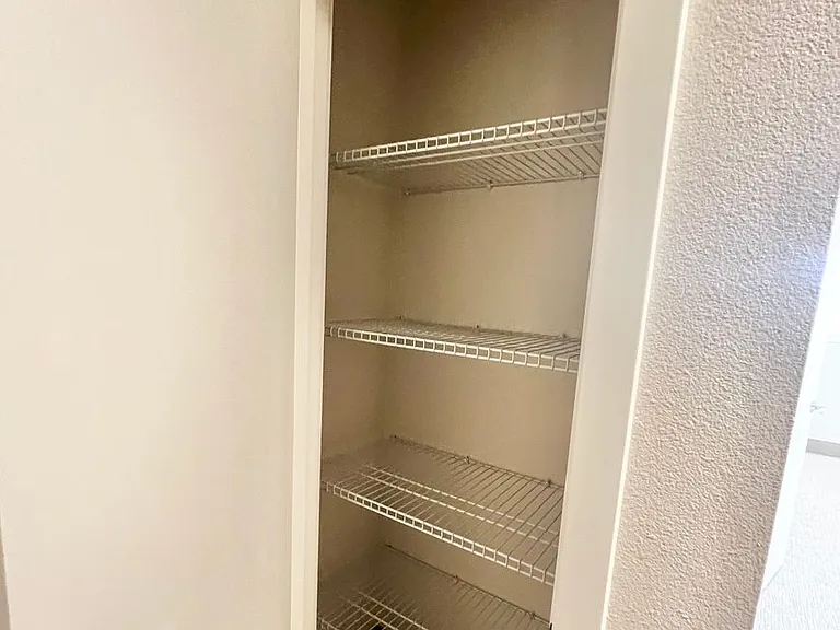 Cougar Creek Apartments — Photo 6