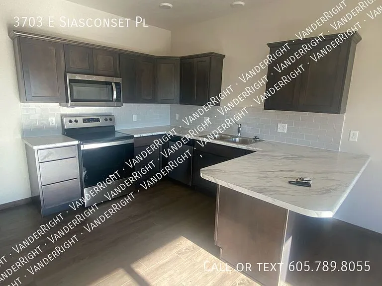 3703 E Siasconset Pl — Photo 2