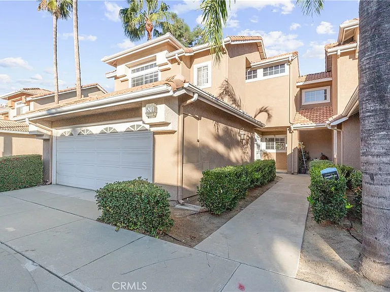 1520 Classico Way — Photo 2