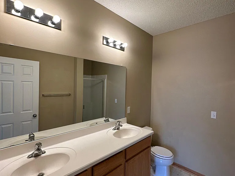 Private bathroom for 1st room