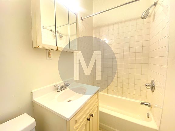 5th image of 155 E 99th St #Be