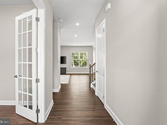 4th image of 33 Baldwin Ct