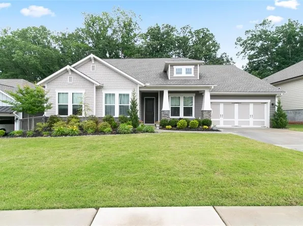 719 Elizabeth Trl, Woodstock, GA 30189