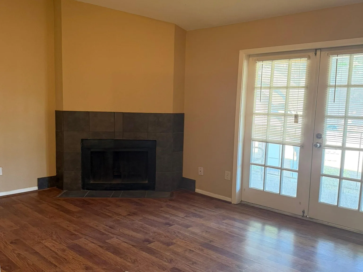 1 bed, 1.0 bath, 772 sqft, $900 — Photo 2