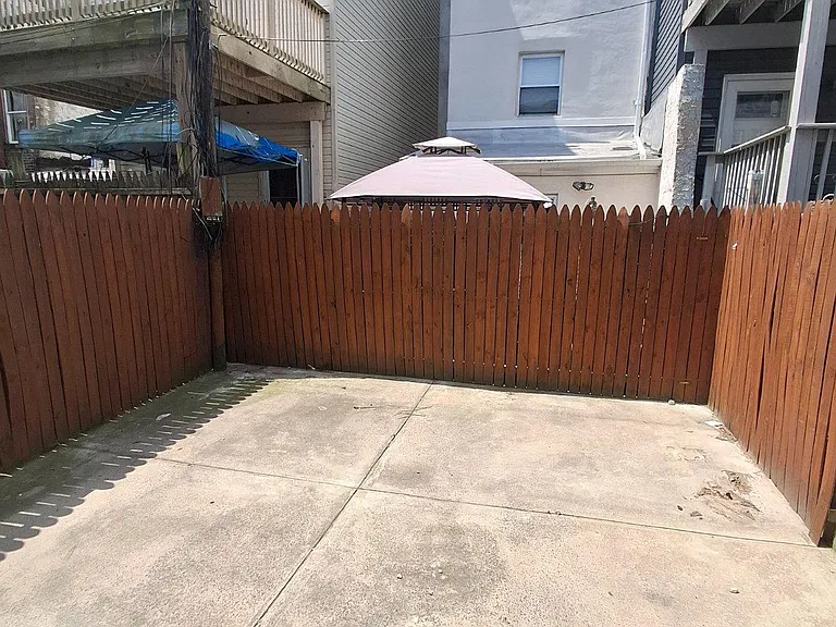 2628 E Harold St — Photo 4