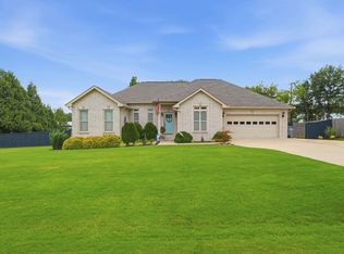 70 Villagewood Dr, Killen, AL 35645