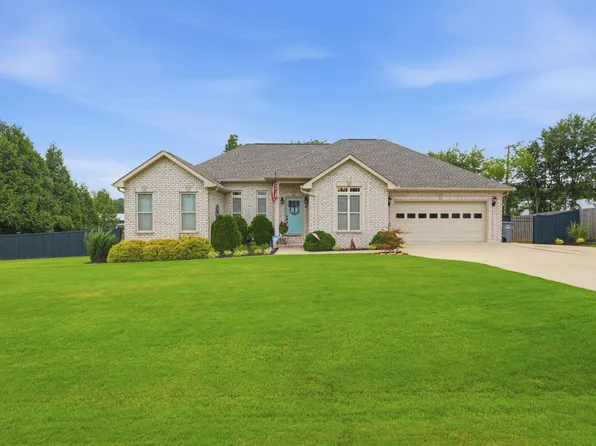 70 Villagewood Dr, Killen, AL 35645