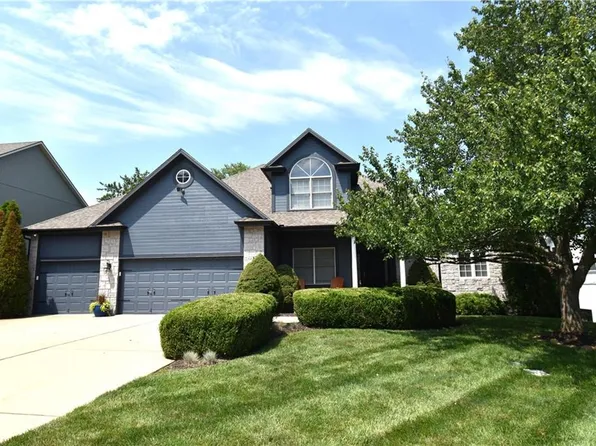 2693 SW Regal Dr, Lees Summit, MO 64082