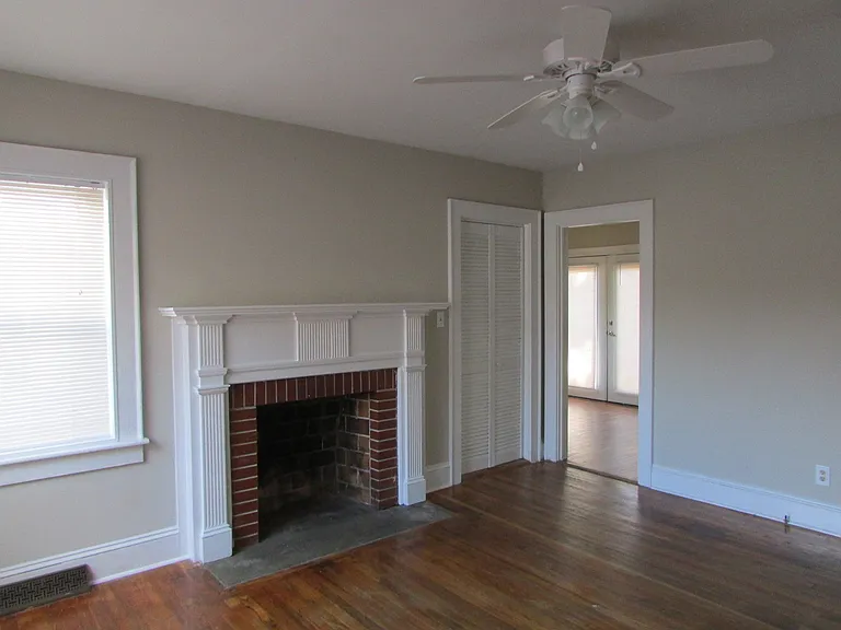 310 E Parkwood St — Photo 2