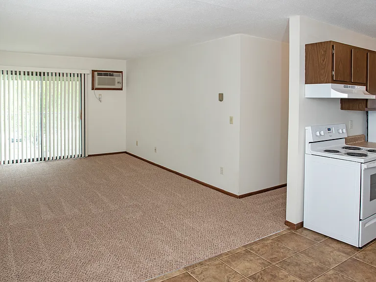 Laurel Place Apartments — Photo 10