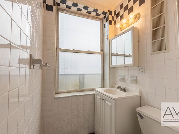 5th image of 2665 Bedford Ave APT 1