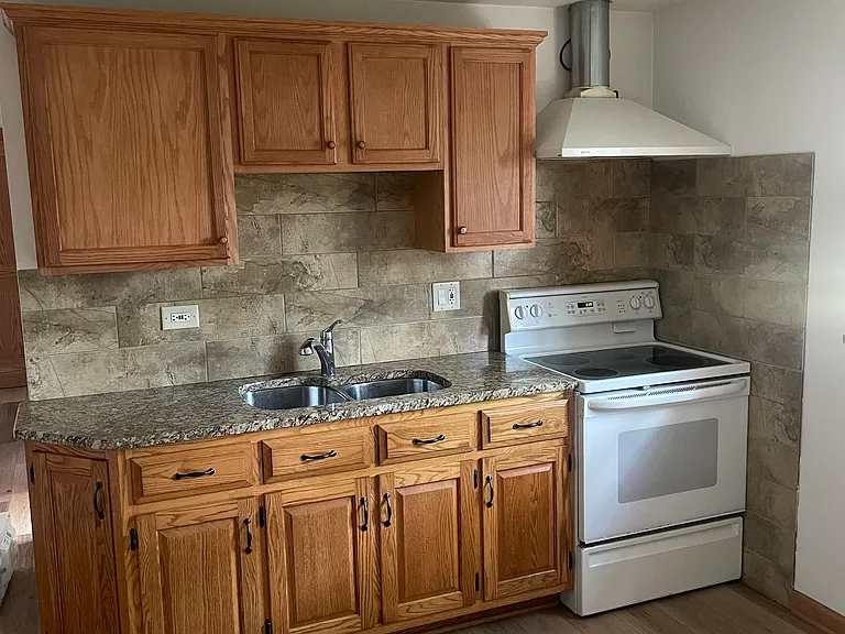 8285 Archer Ave — Photo 2