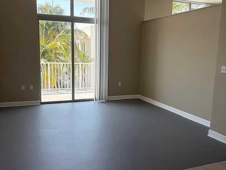2100 Van Buren St #322 — Photo 6