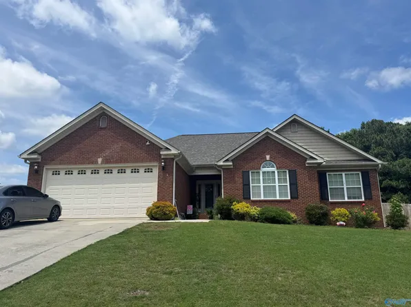 1207 Hunter Ln, Hartselle, AL 35640