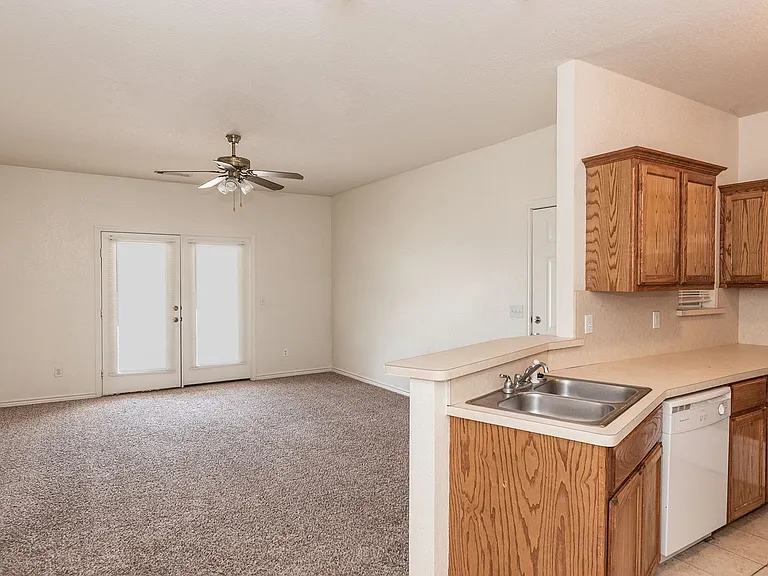 1701 Walnut St — Photo 5