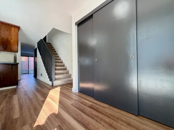 Spacious Townhouse in the Heart of Garden Home~ New LVP Flooring~ Washer/Dryer Hook-Ups~ A/C~ Lar..., 4461 SW Garden Home Rd, Portland, OR 97219