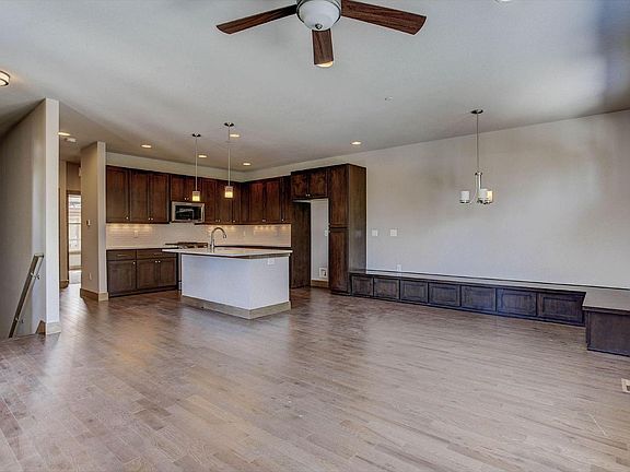 5th image of 7 Saddle Horn Way