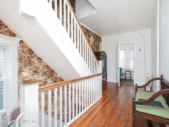 4th image of 18 Curtis Pl