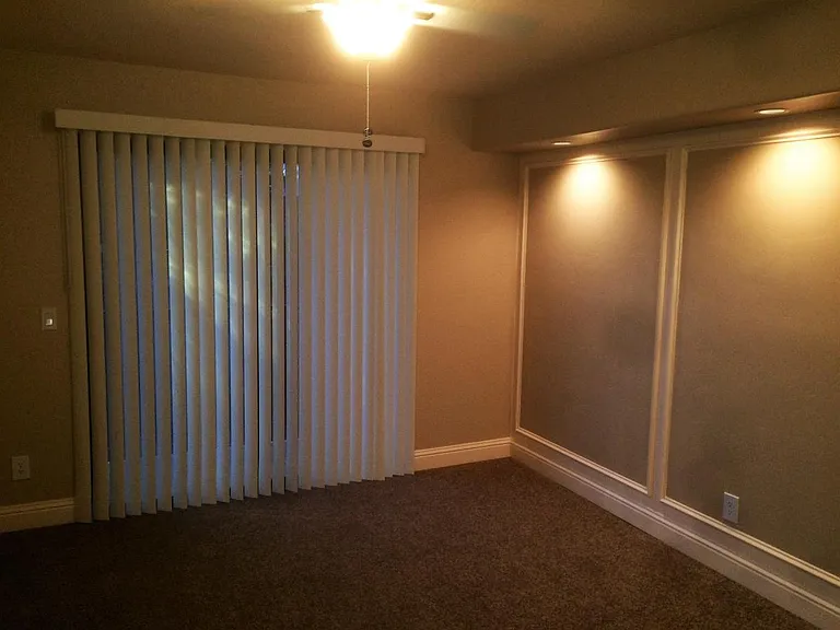 1022 Haskell St — Photo 6