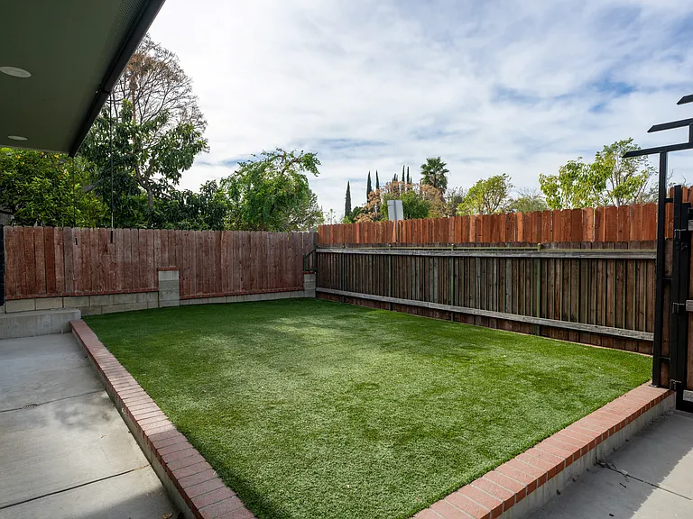 6734 Tampa Ave — Photo 3