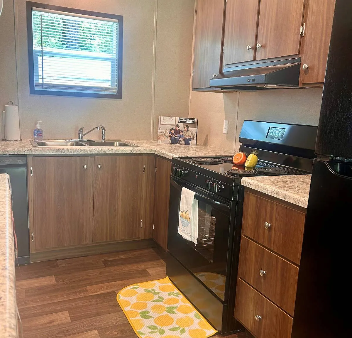 3 bed, 2.0 bath, 1140 sqft, $999 — Photo 3