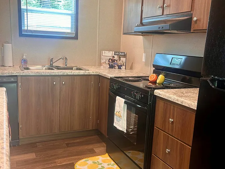 82 White Oak Vlg — Photo 4