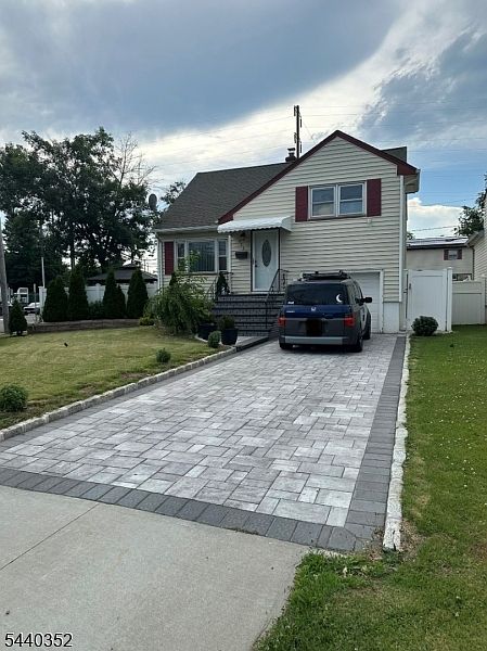 1st image of 422 W Linden Ave